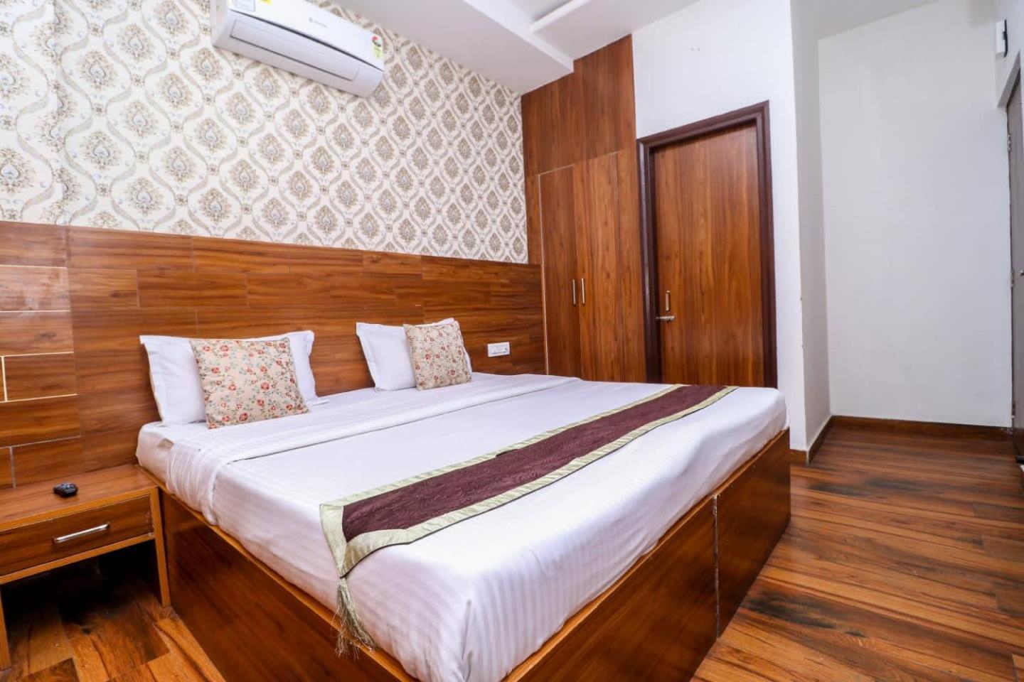 Hotel Fusion Патіала Екстер'єр фото