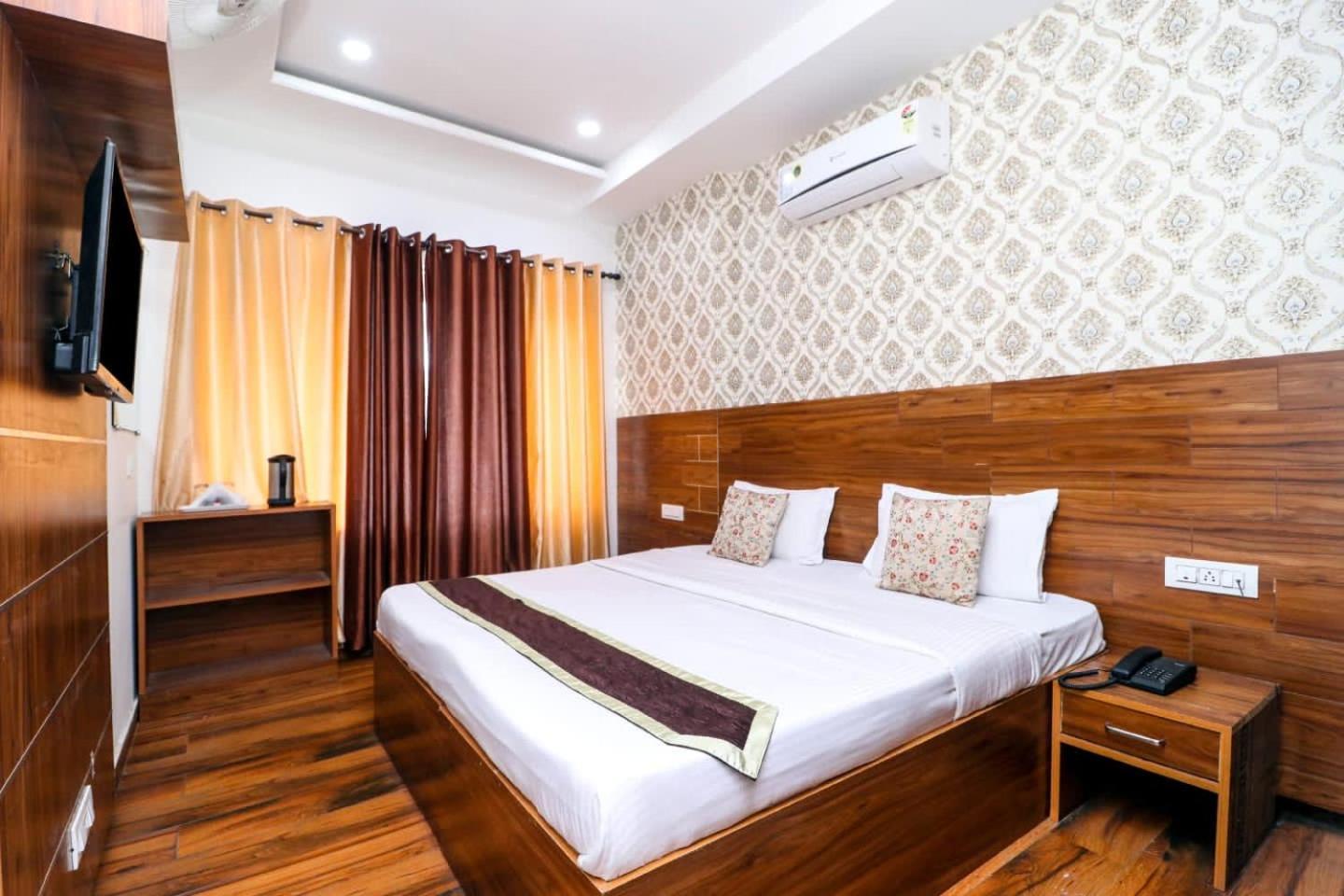 Hotel Fusion Патіала Екстер'єр фото